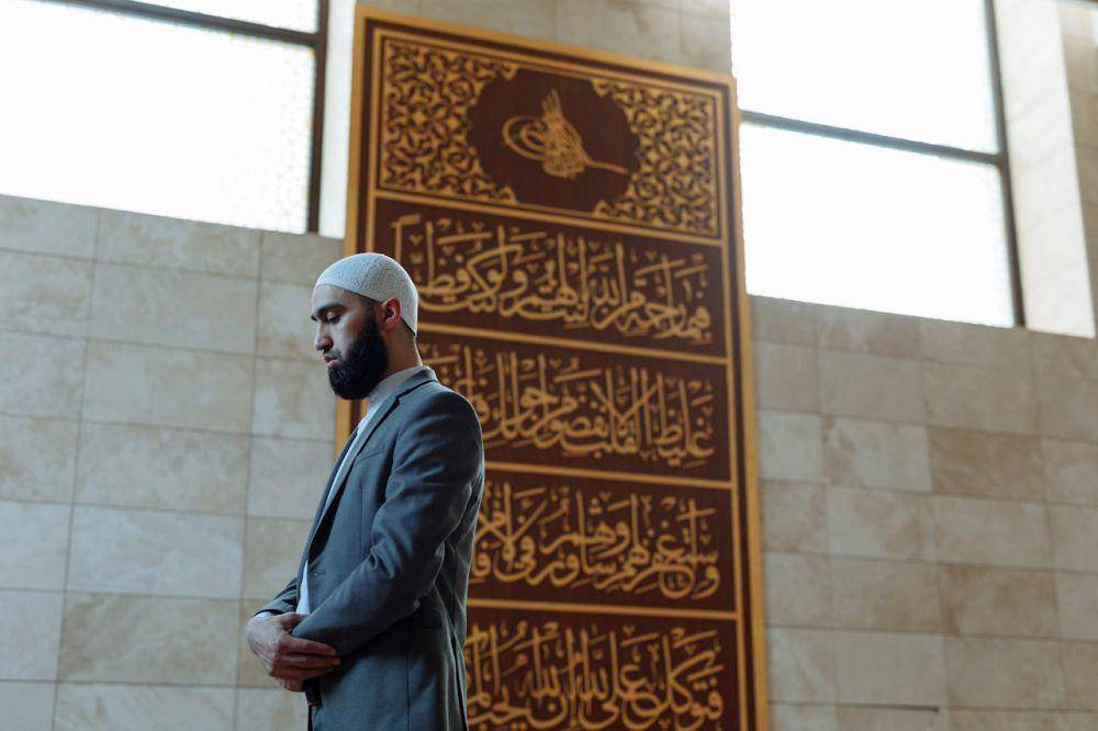 Ilustrasi salat di masjid (Pexels.com/Thirdman)