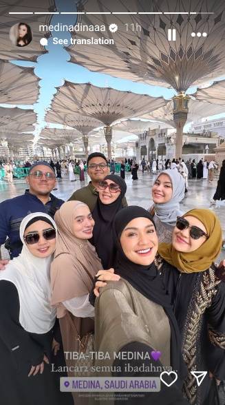 potret Medina umrah bareng sahabat (instagram.com/medinadinaaa)