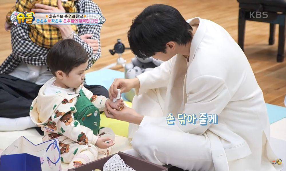 momen Cha Eun Woo saat momong Baby Eun Woo (dok. KBS Entertain)