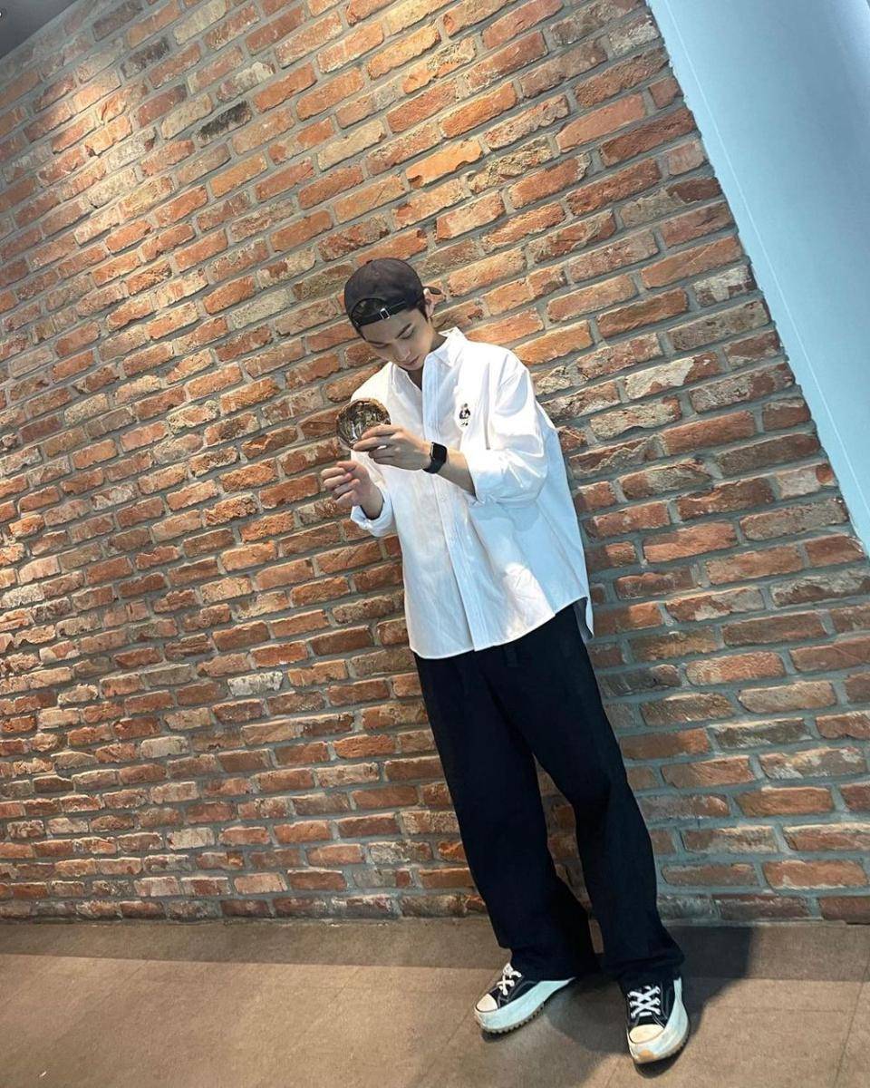 padu padan kemeja ala Rocky (instagram.com/p_rocky)