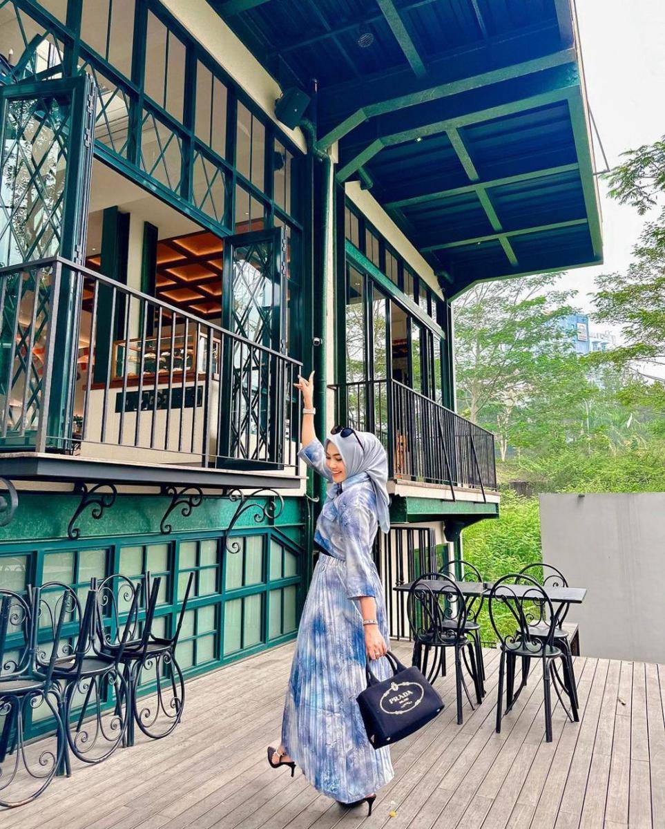 Almineta Azzahra (instagram.com/alminetaaz)