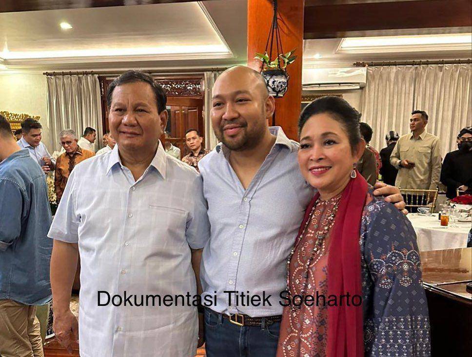 Foto Titiek bersama Prabowo (kiri) dan anak Didit (tengah) bersama instagram.com/titieksoeharto