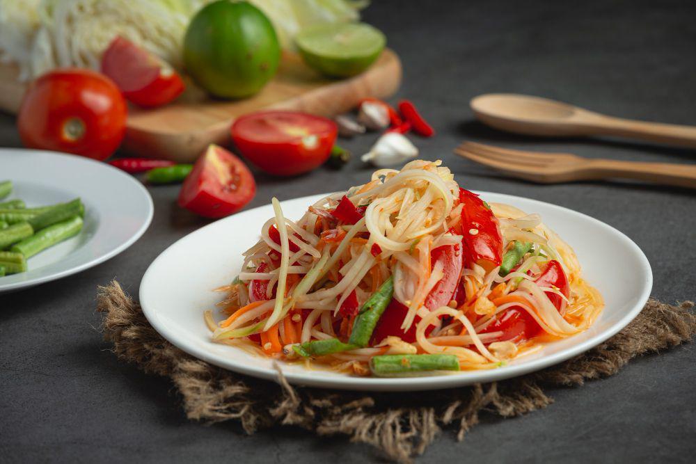 5 Fakta Som Tam, Salad Pepaya Thailand yang Segar dan Pecah di Mulut