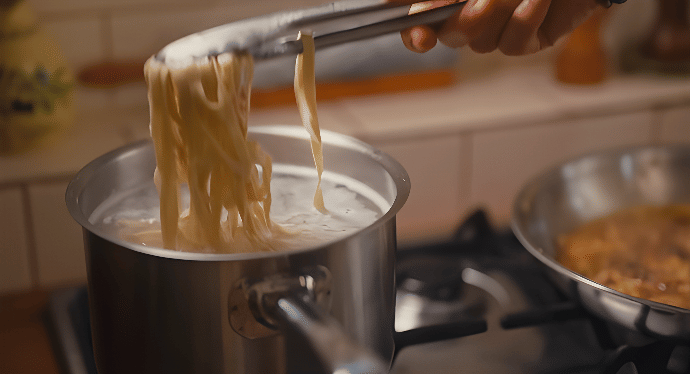 ilustrasi pasta fettuccine (youtube.com/Recipe30)