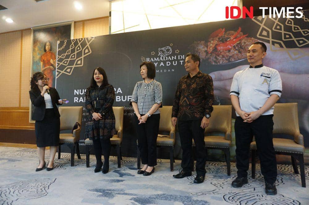Manajemen Aryaduta Hotels Medan berbicara soal paket Ramadan (IDN Times/Doni Hermawan)