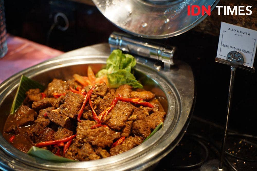 Sajian menu berbuka puasa dari Aryaduta Hotels Medan (IDN Times/Doni Hermawan)