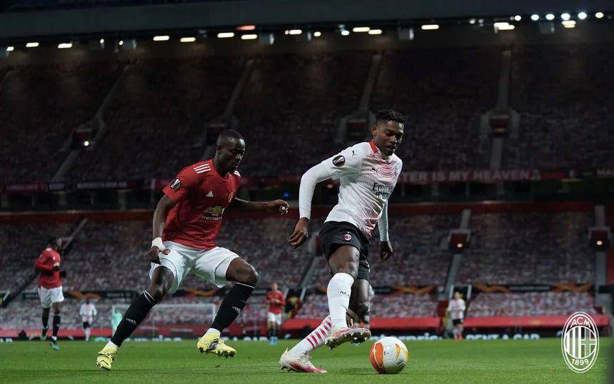 AC Milan melawan Manchester United di Europa League 2020/2021. (acmilan.com)