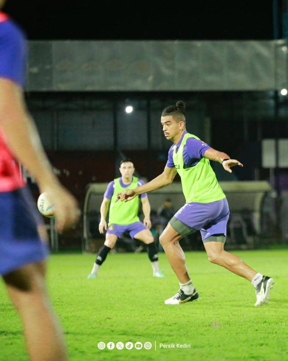 Jelang Lawan Persija, Persik Kediri Biasakan Latihan Malam Hari