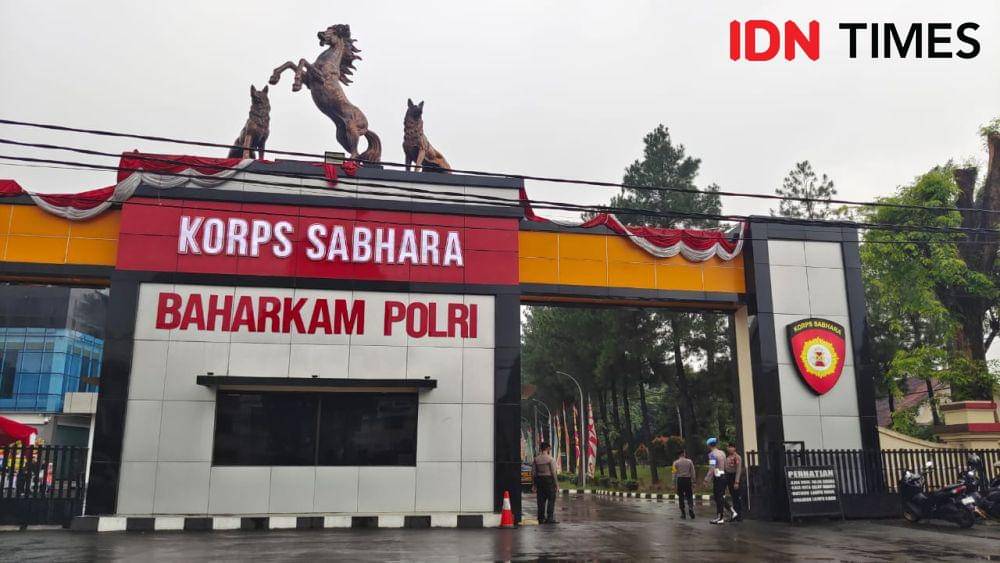Tampak area pintu masuk menuju Korps Sabhara Baharkam Polri, Cimanggis, Depok. (IDNTimes/Dicky)