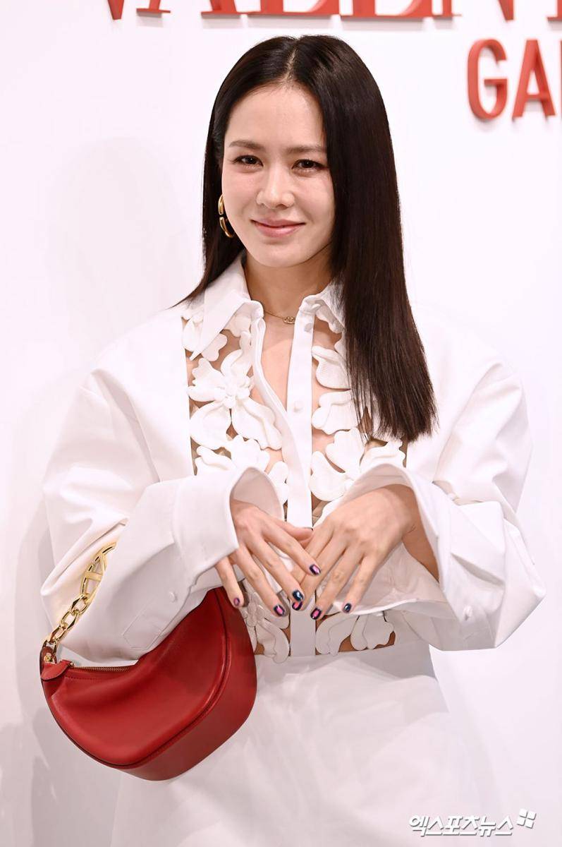 potret Son Ye Jin di event Valentino (dok. outlet media Korea)