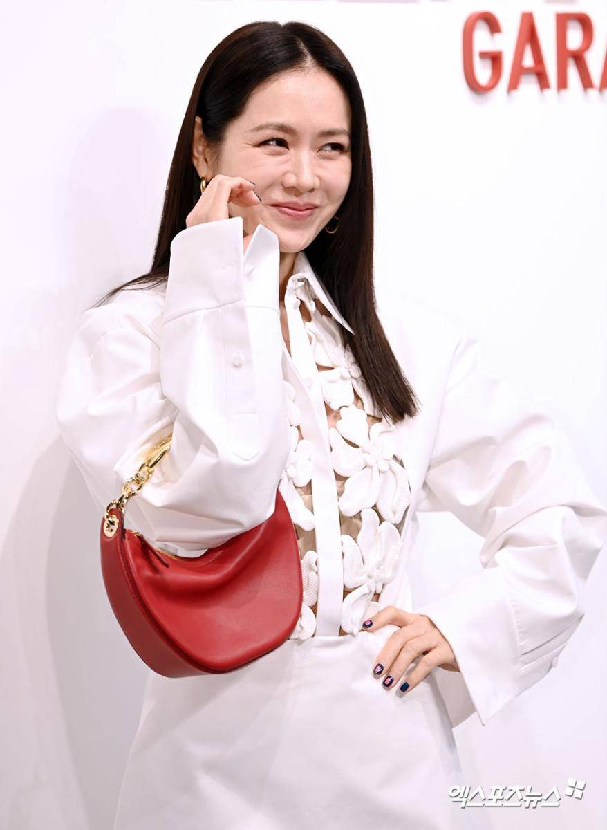 potret Son Ye Jin di event Valentino (dok. outlet media Korea)