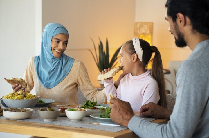 Tips jika Harus Buka Puasa di Jalan, Apa yang Harus Diperhatikan?
