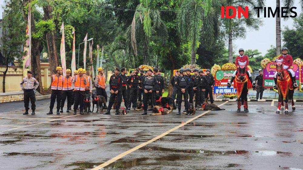 Sejumlah pasukan saat mengikuti HUT Korps Samapta Bhayangkara Polri ke-72 digelar di Korps Sabhara Baharkam Polri, Cimanggis, Depok. (IDNTimes/Dicky)