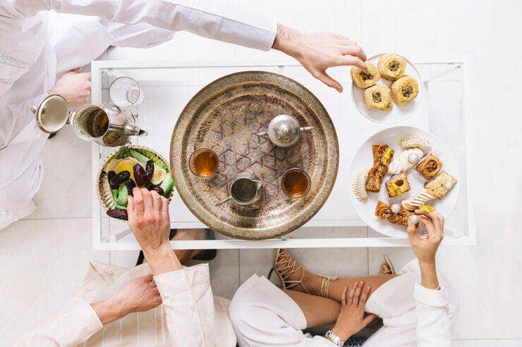 gambaran bukber buka bersama (freepik.com/freepik)