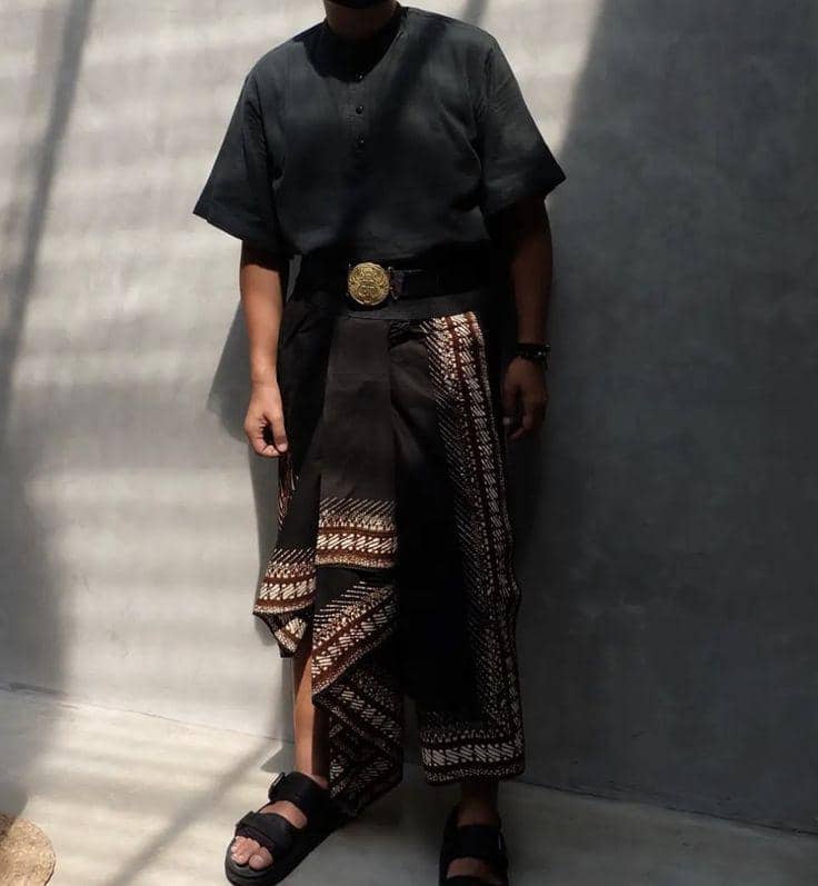 Outfit berkain pria (pinterest.com)