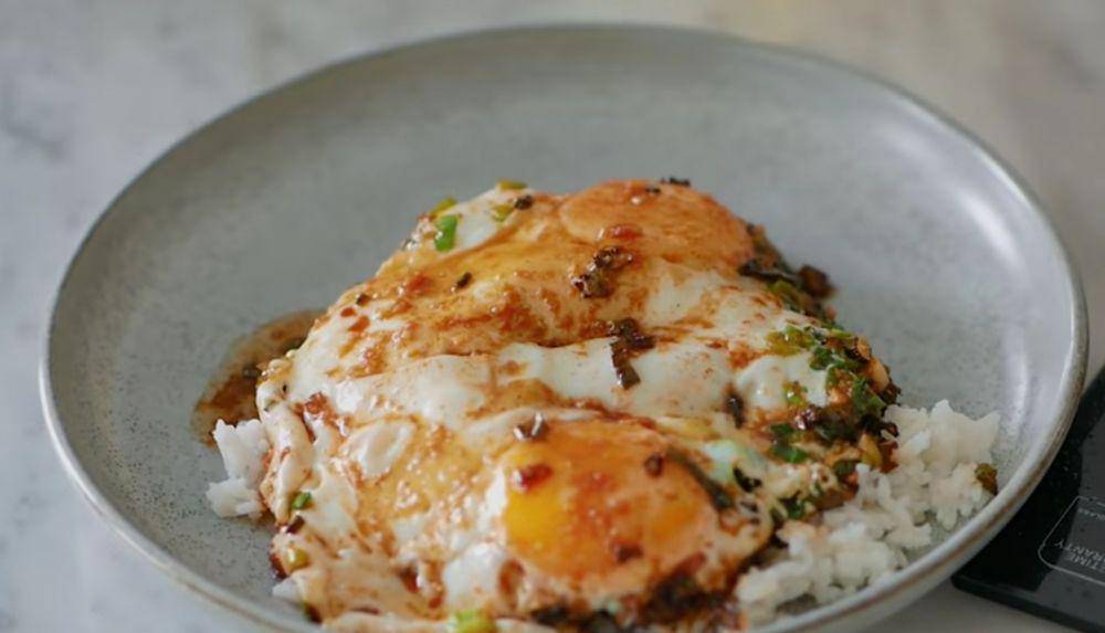 Nasi telur kecap (youtube.com/Willgoz Kitchen)