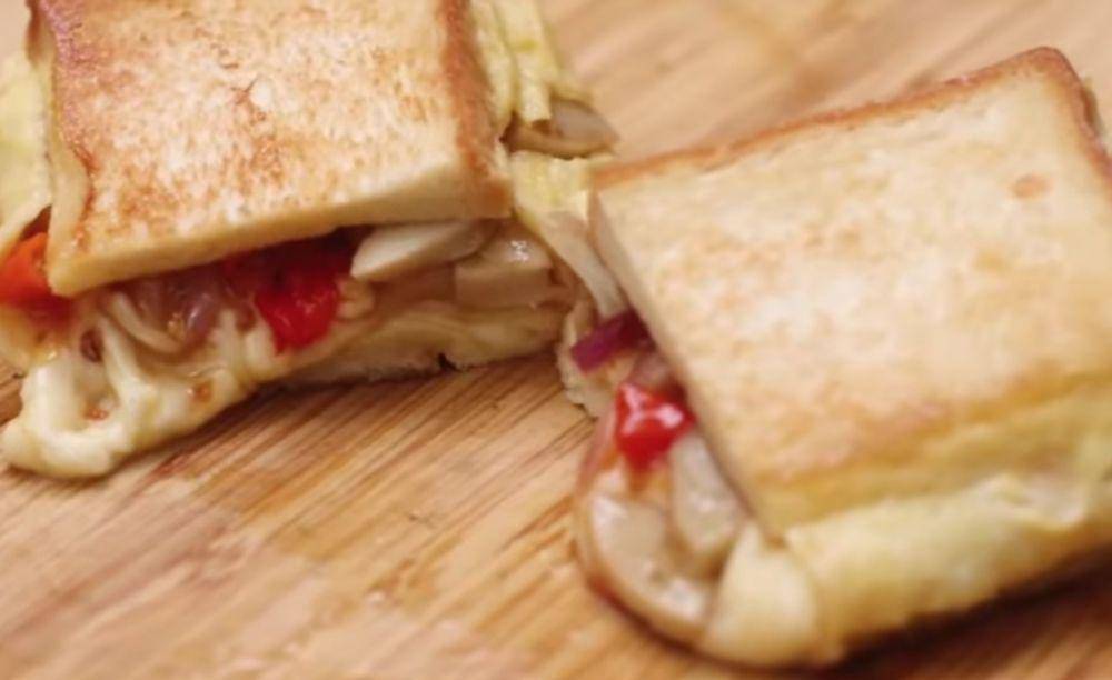 Roti telur lipat (youtube.com/Devina Hermawan)