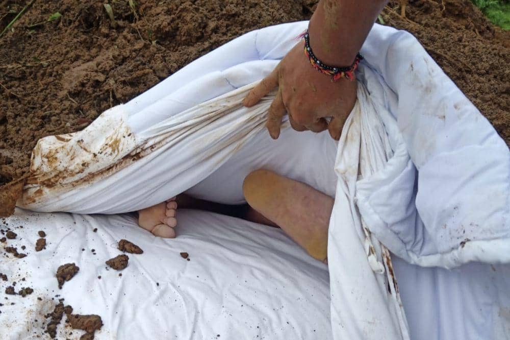 Seorang Pria Diduga Mengakhiri Hidup di Depan Halte Gatot Subroto