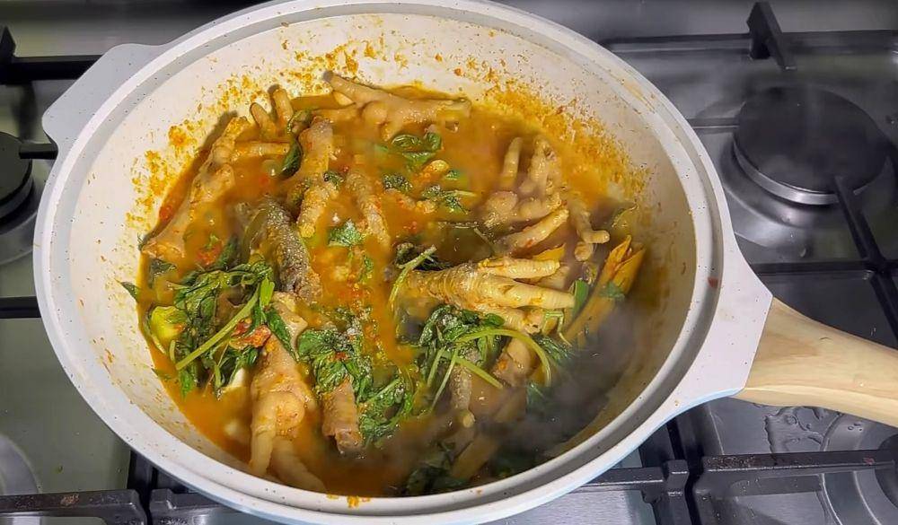 ilustrasi memasak rica-rica ceker kemangi (youtube.com/Ceceromed Kitchen)