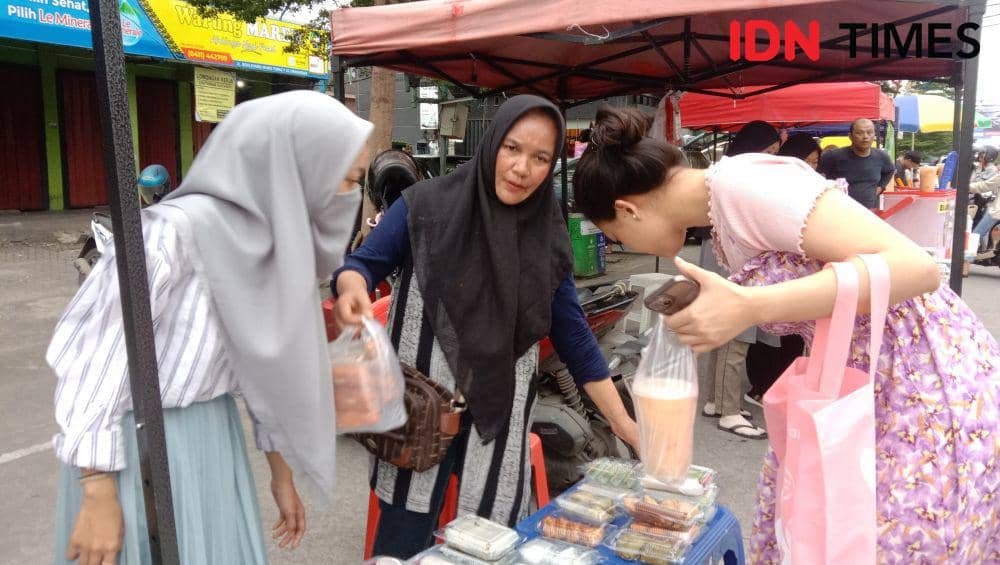 Cerita Pedagang Takjil Makassar Raup Rp1 Juta per Hari selama Ramadan