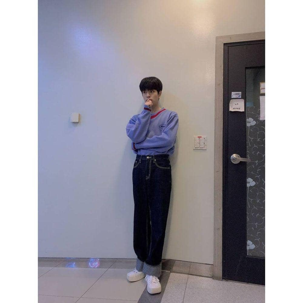 knitwear ala Seungmin Stray Kids (instagram.com/realstraykids)