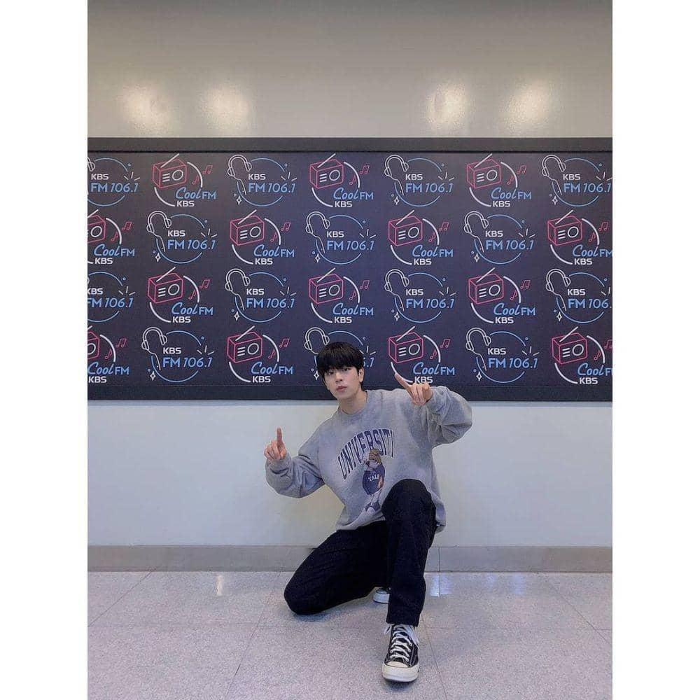 knitwear ala Seungmin Stray Kids (instagram.com/realstraykids)