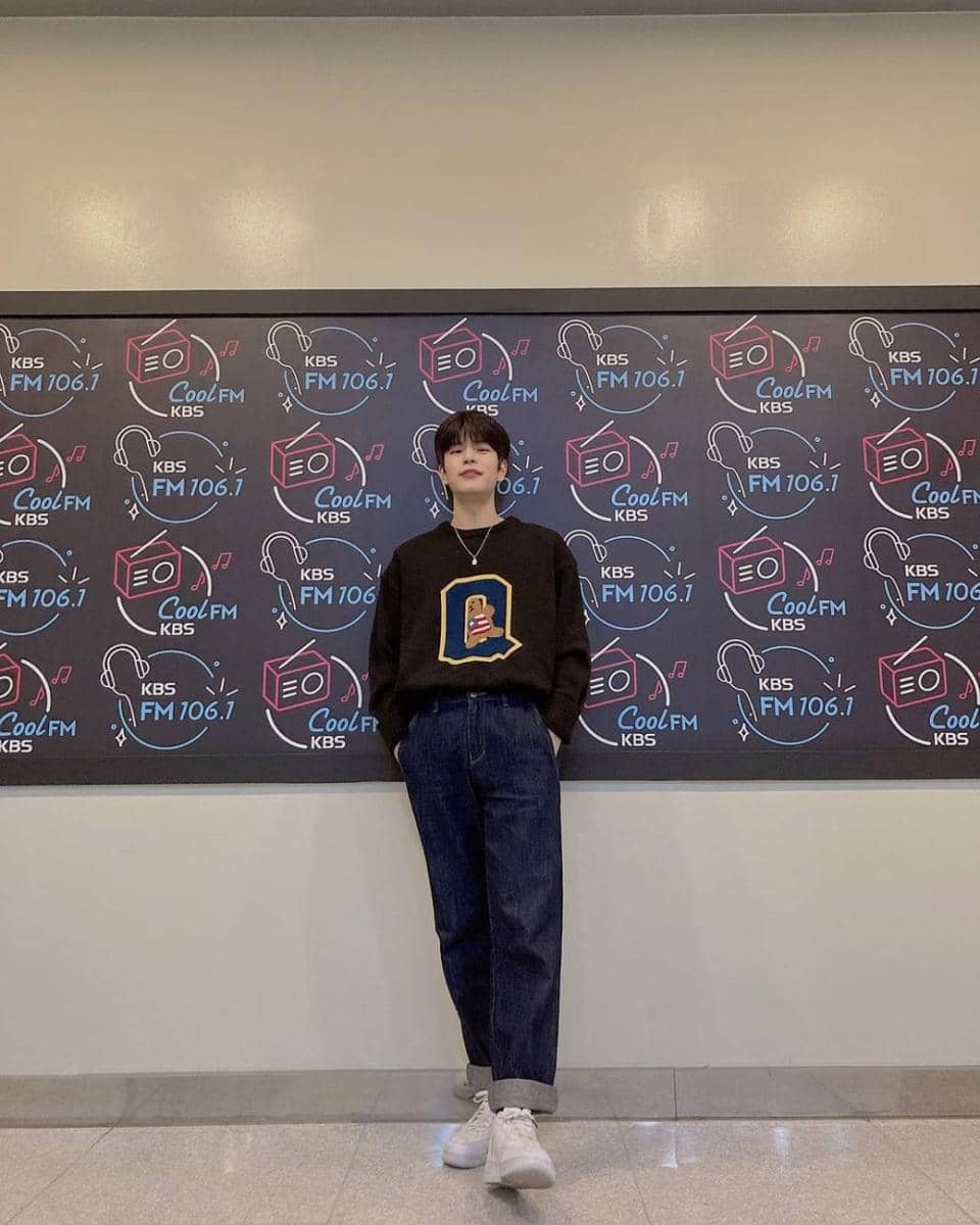 knitwear ala Seungmin Stray Kids (instagram.com/realstraykids)