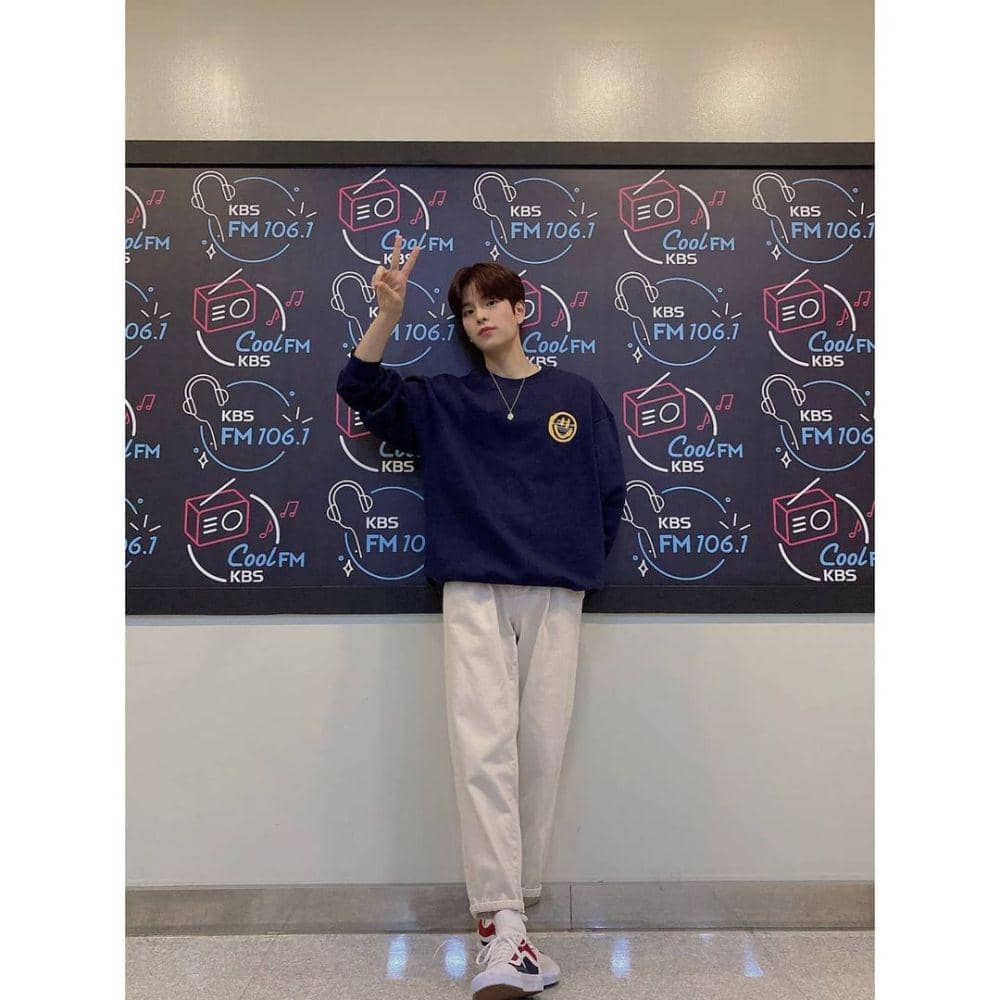 knitwear ala Seungmin Stray Kids (instagram.com/realstraykids)