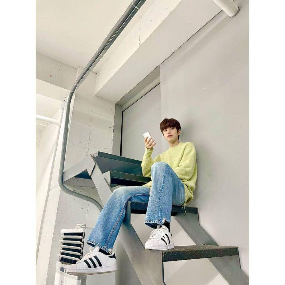 knitwear ala Seungmin Stray Kids (instagram.com/realstraykids)