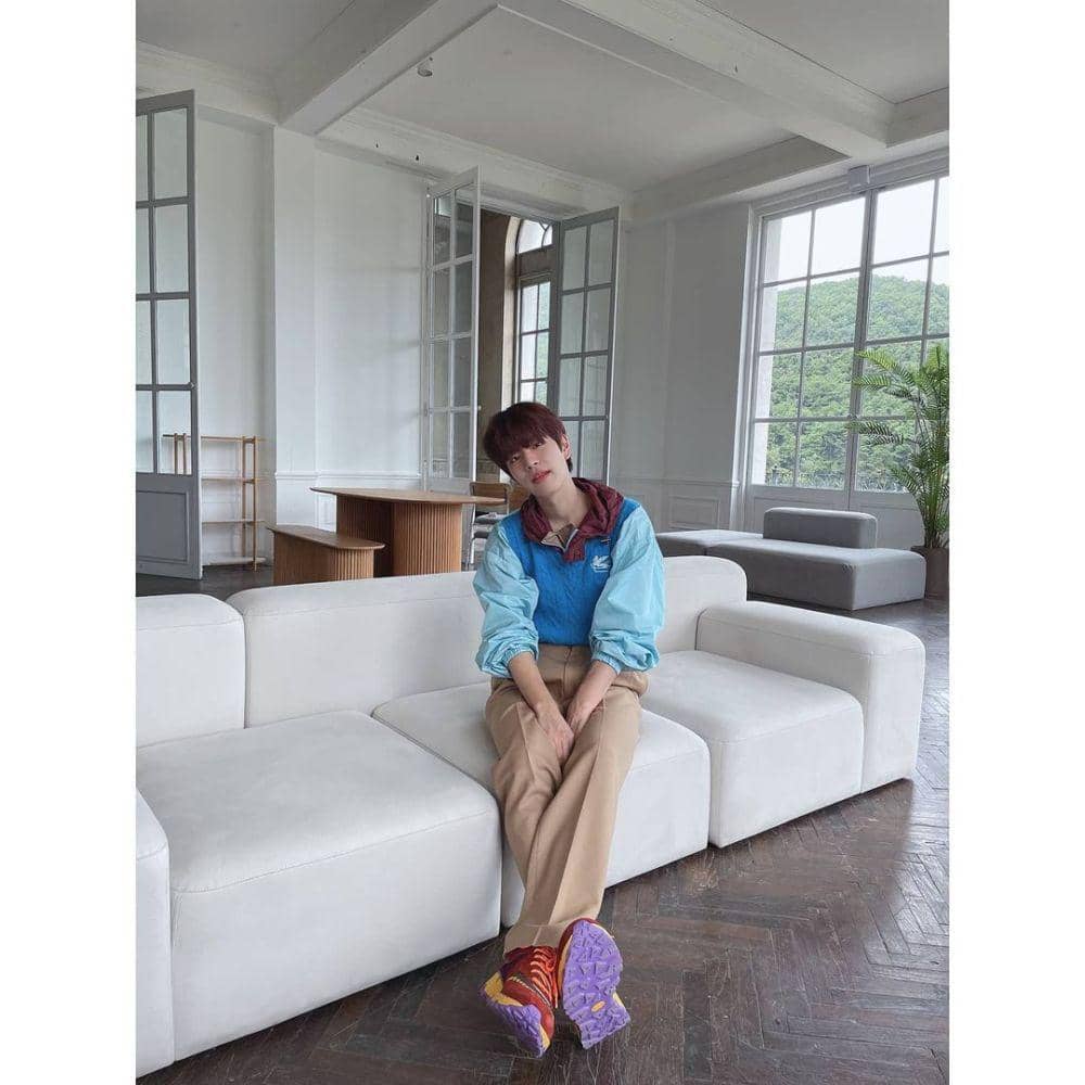 knitwear ala Seungmin Stray Kids (instagram.com/realstraykids)