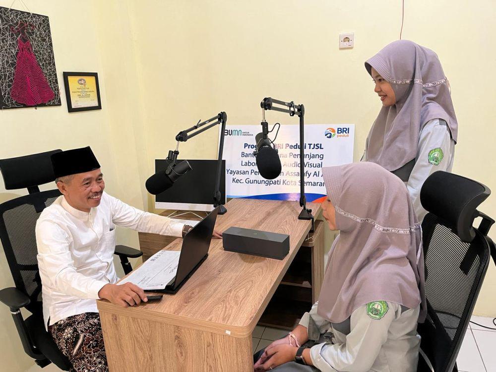 BRI Semarang Pandanaran Ajak Siswa SMK Al Asror Dakwah Lewat Podcast