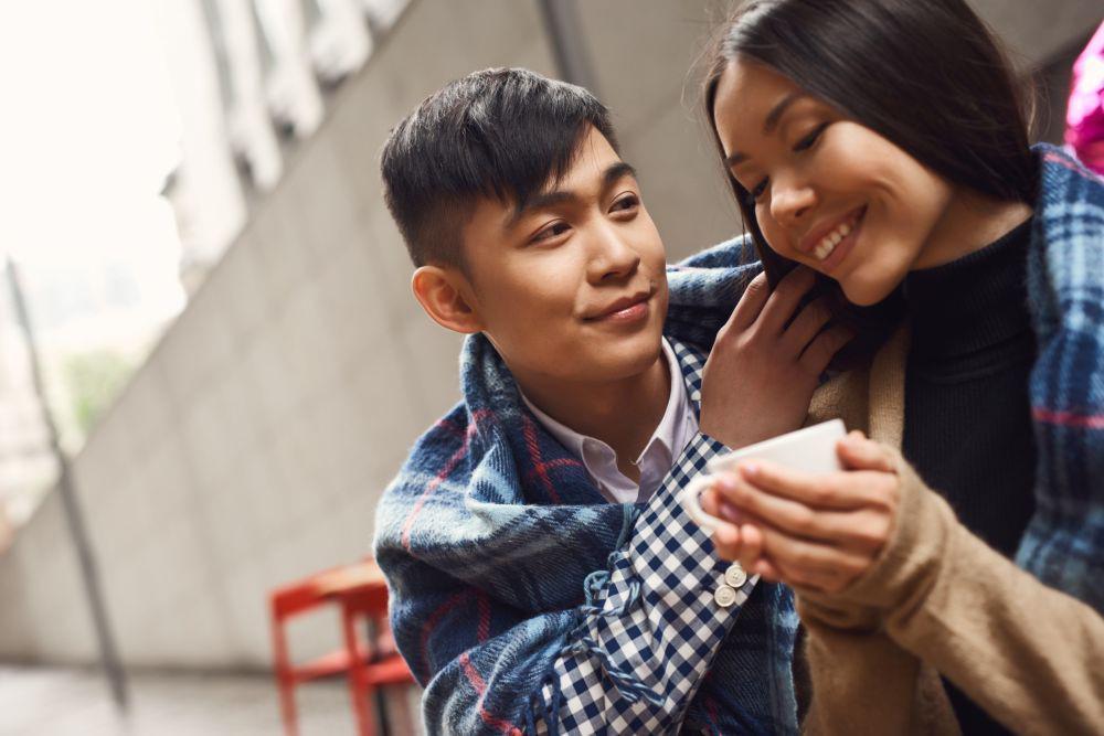 Dear Introver, Ini 4 Hal Konkret Buktikan Kamu Selalu Ada untuk Dia