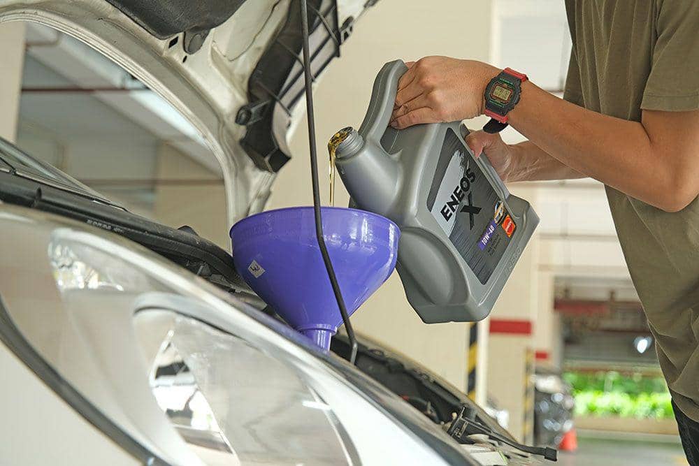 3 Cara Memilih Oli Mesin Mobil yang Tepat, Gak Bisa Sembarangan