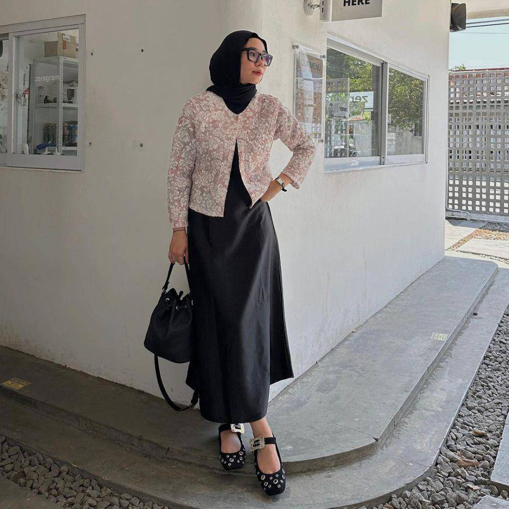 inspirasi OOTD ala Fitri Hasiani (instagram.com/_kakpit)