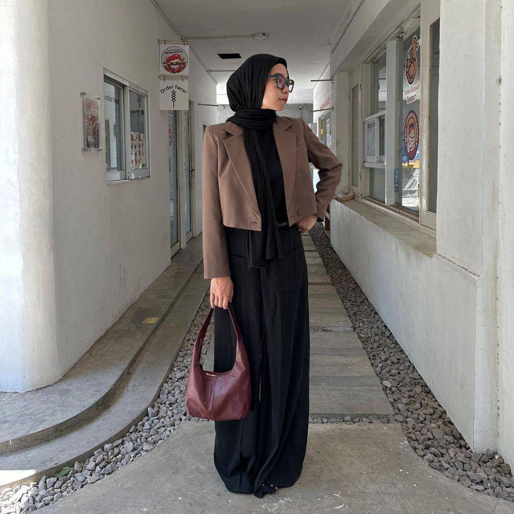 inspirasi OOTD ala Fitri Hasiani (instagram.com/_kakpit)