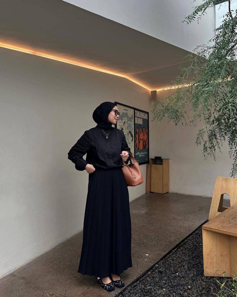 inspirasi OOTD ala Fitri Hasiani (instagram.com/_kakpit)