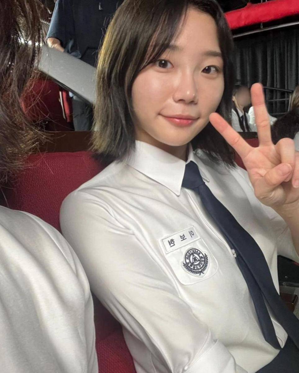 Baek Seo Ha (instagram.com/1oose0ha)