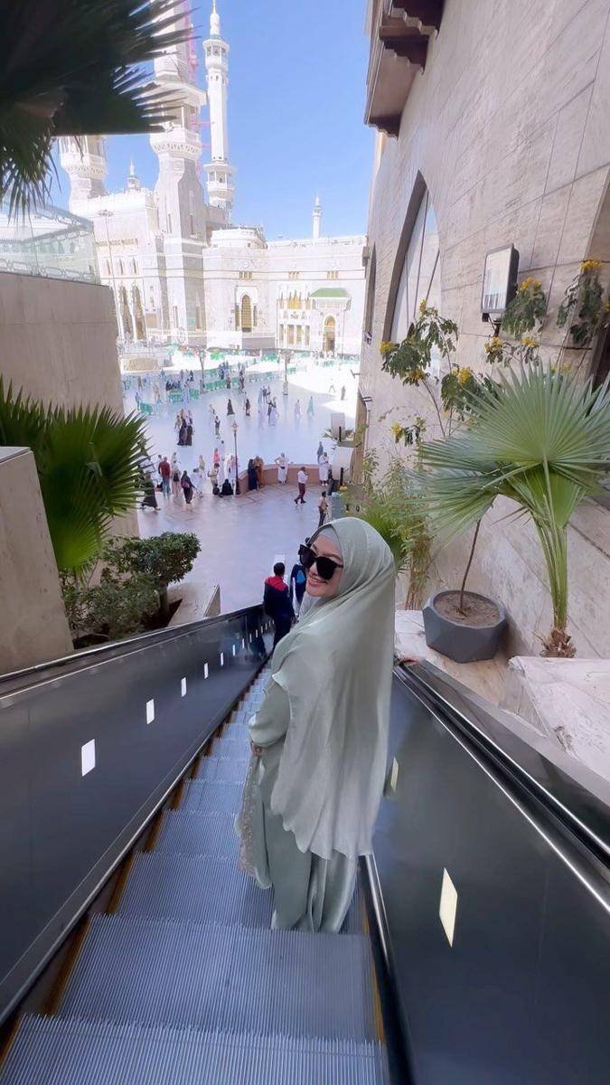 potret Fitri Carlina umrah saat Ramadan (instagram.com/fitricarlina)
