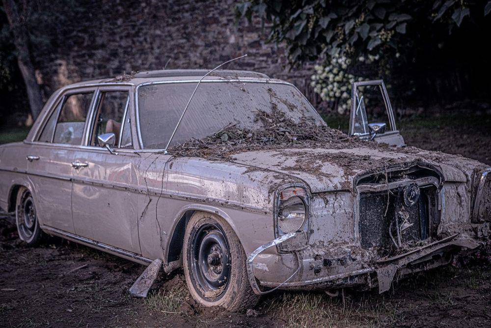 ilustrasi mobil rusak (freepik.com/doosenwhacker)