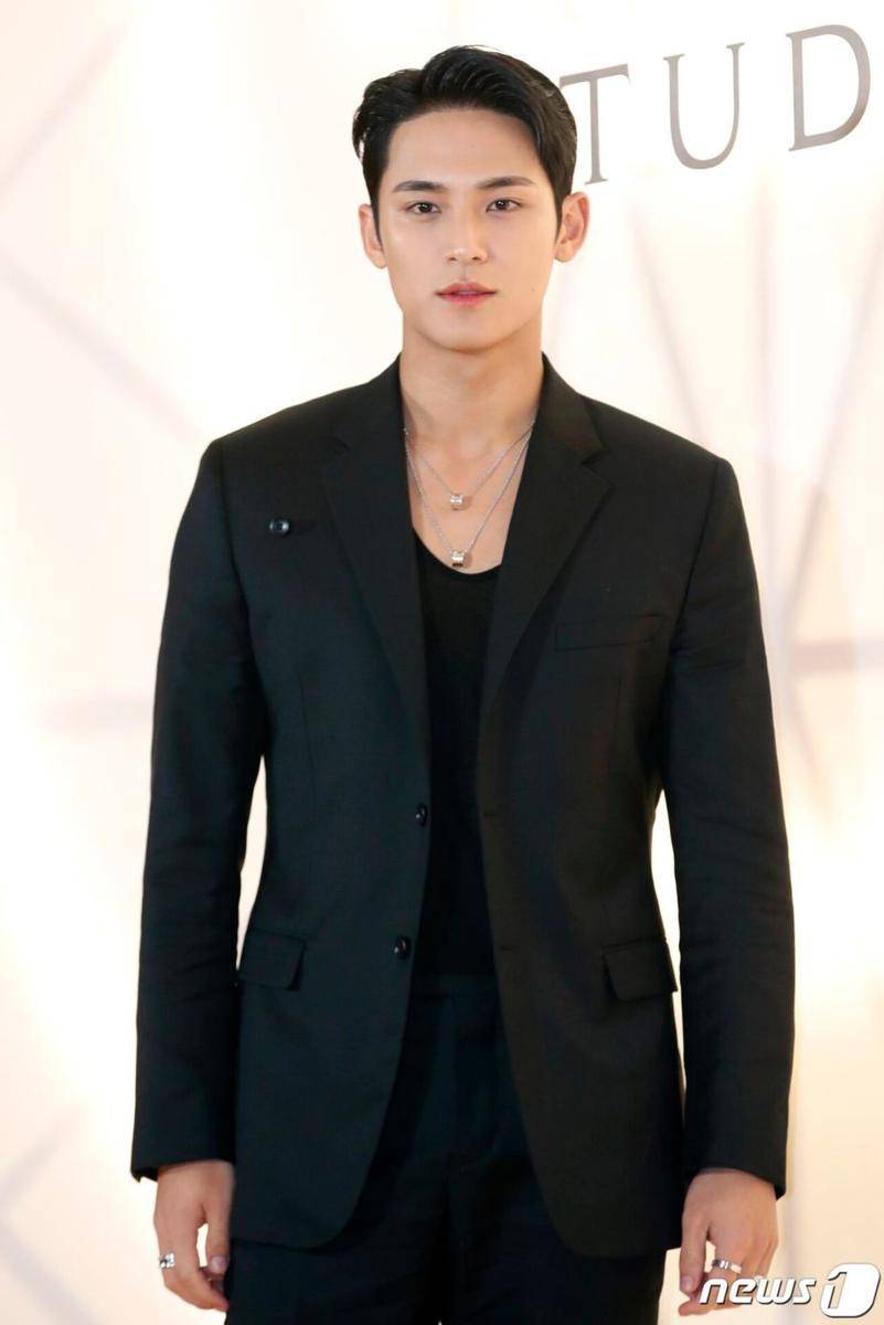 potret Mingyu SEVENTEEN di event BVLGARI Korea (dok. news1)