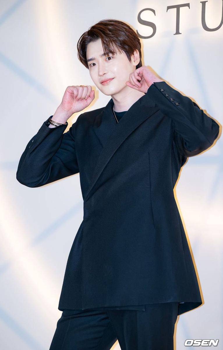potret Lee Jong Suk di event BVLGARI Korea (dok. OSEN)