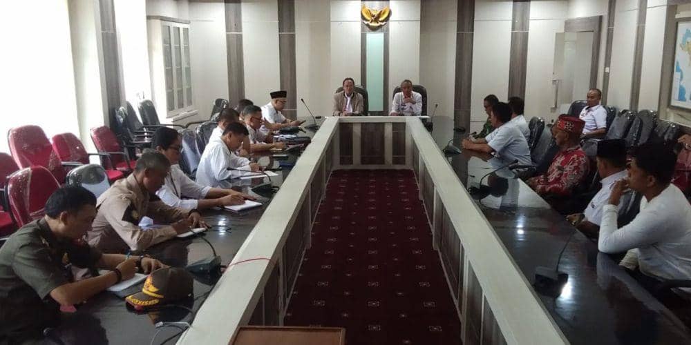 Rapat penanganan konflik antara warga dan satwa liar Harimau yang terjadi di Kecamatan Suoh dan Bandar Negeri Suoh (BNS). (Dok. Pemkab Lampung Barat).