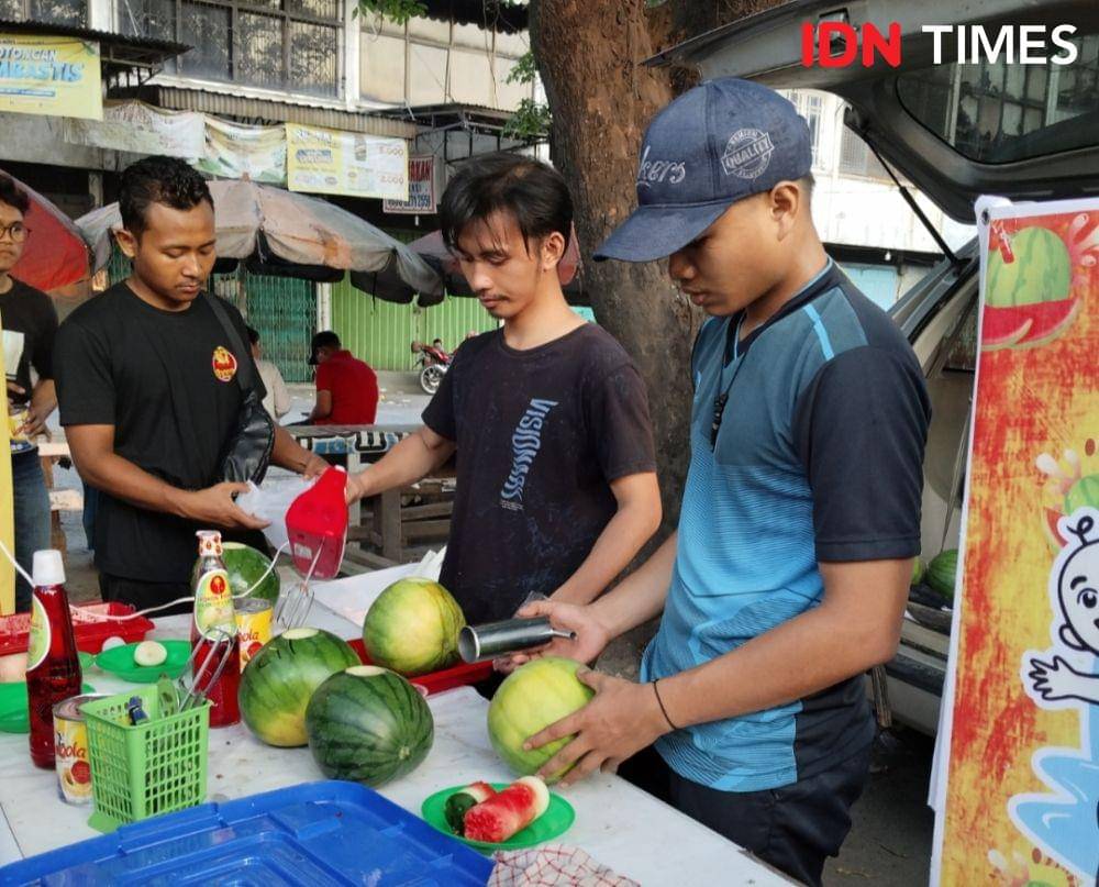 5 persen keuntungan penjualan semangka akan didonasikan untuk Palestina (IDN Times/Eko Agus Herianto)