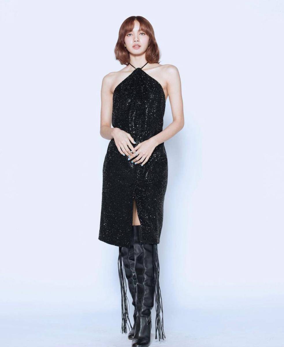 LISA (instagram.com/lalalalisa_m)