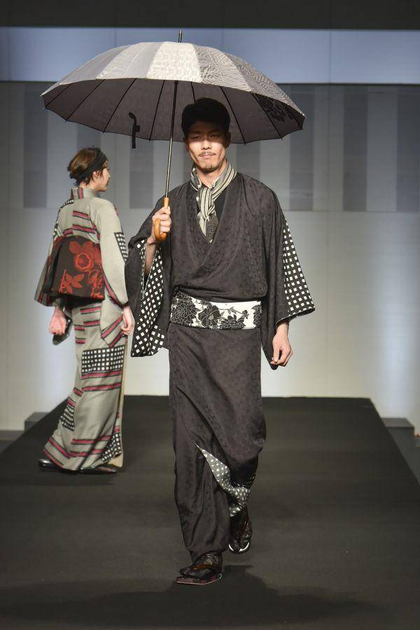 Jotaro Saito A/W '24 di Rakuten Fashion Week Tokyo 2024 (dok. Rakuten Fashion Week Tokyo)