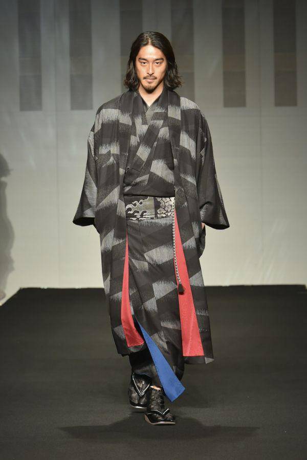 Jotaro Saito A/W '24 di Rakuten Fashion Week Tokyo 2024 (dok. Rakuten Fashion Week Tokyo)