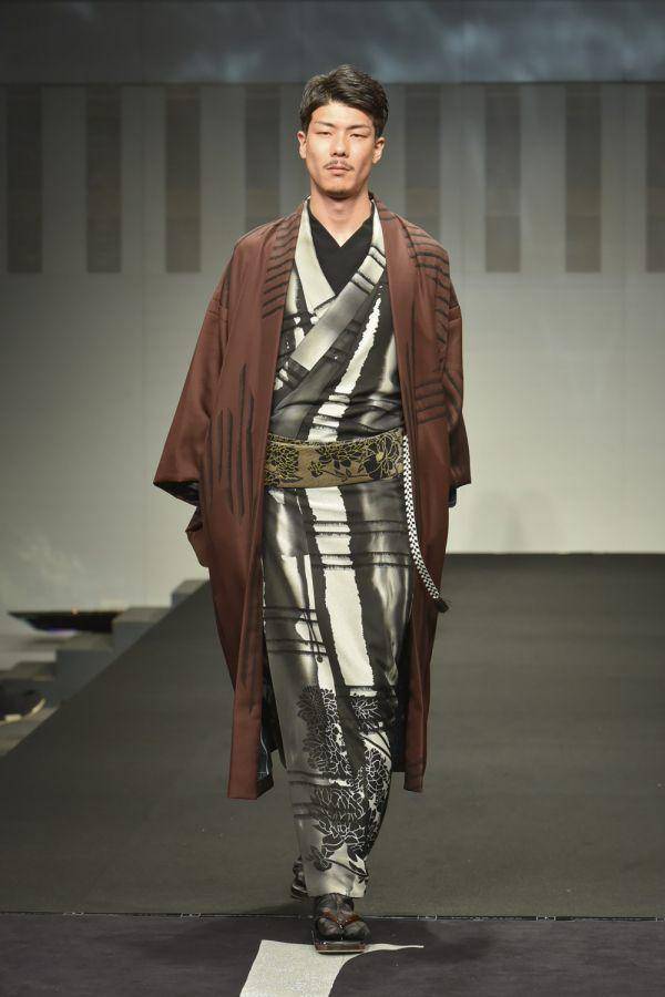 Jotaro Saito A/W '24 di Rakuten Fashion Week Tokyo 2024 (dok. Rakuten Fashion Week Tokyo)