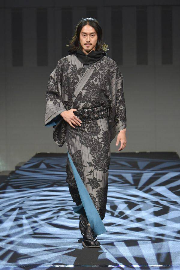 Jotaro Saito A/W '24 di Rakuten Fashion Week Tokyo 2024 (dok. Rakuten Fashion Week Tokyo)