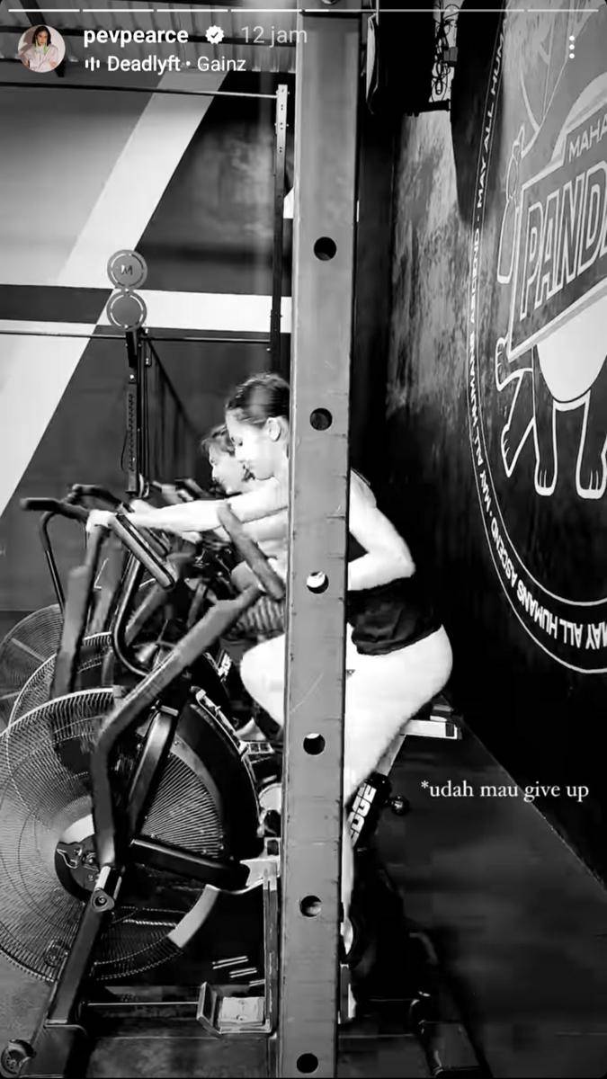 potret Pevita Pearce saat workout (instagram.com/pevpearce)