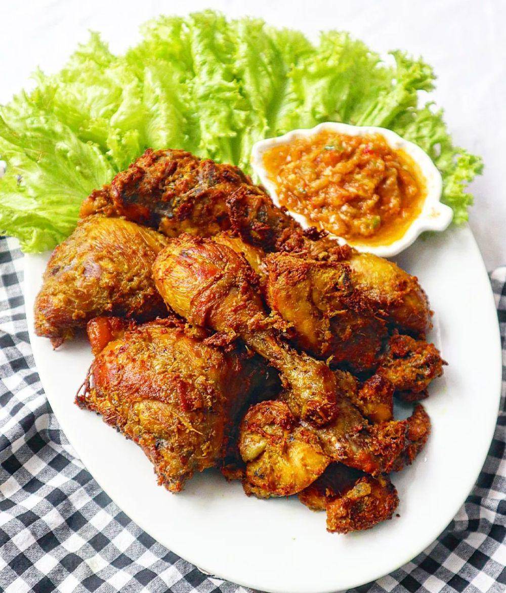 ayam goreng ungkep bumbu kuning (instagram.com/regunancha)